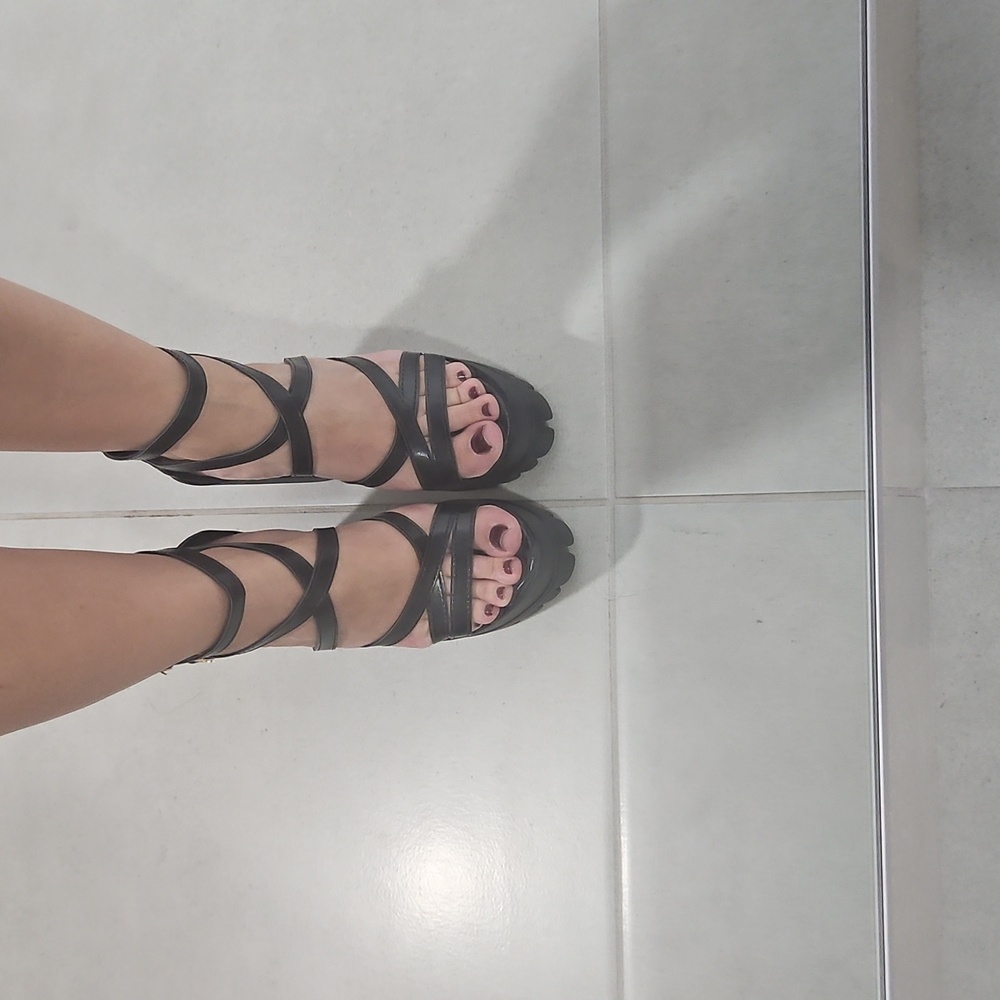 Chic Black Strappy Women's Heels